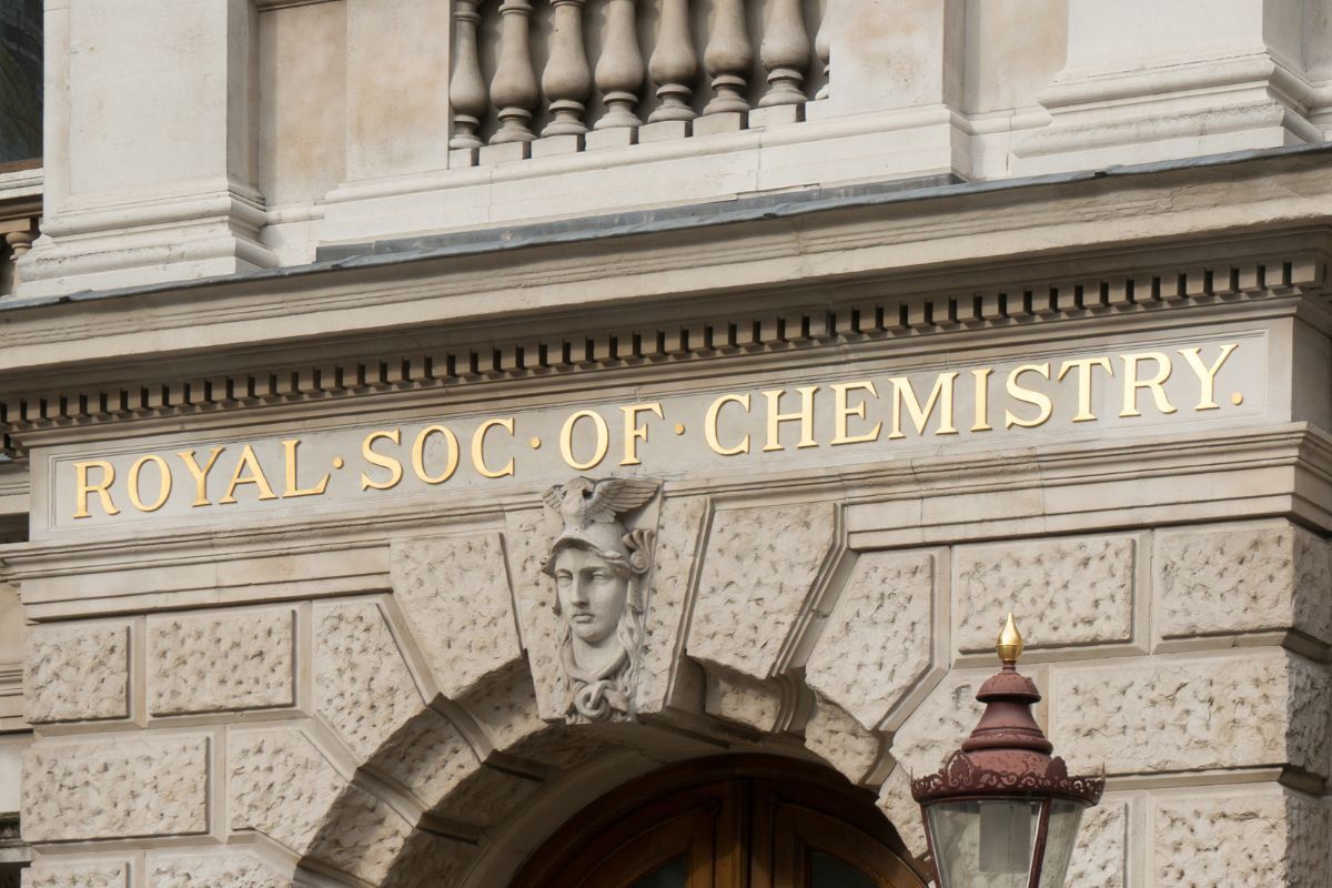 The Burlington House archway, home of the Royal Society of Chemistry